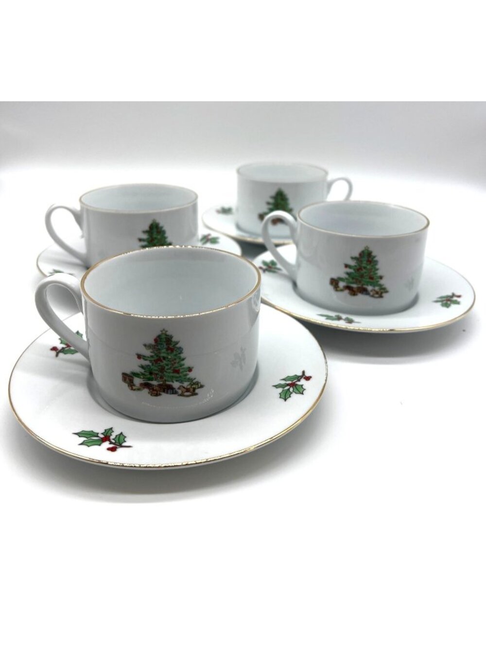 Vintage Holiday Hostess Christmas Tree Cups & Saucers Set Of 4 Gold Rim